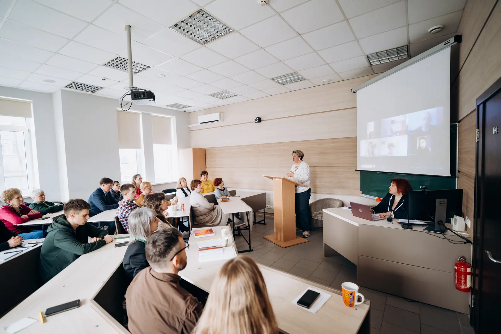 Аудиторія під час заняття, КІБіТ у Києві