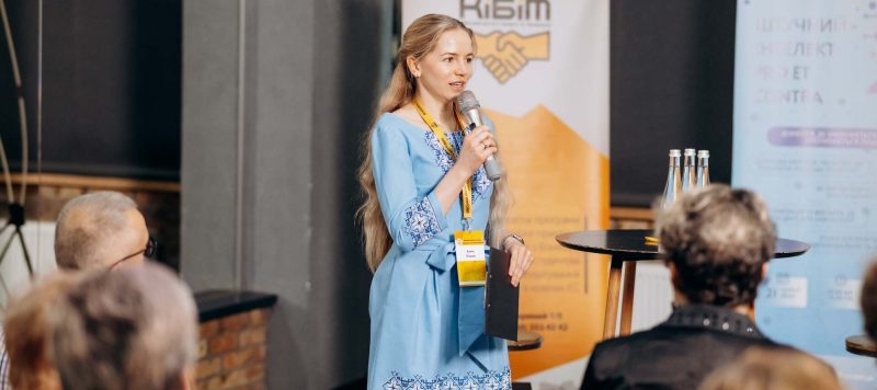 Анна Пацан-модератор пленарного засідання ХХХI науково-практичної конференції Студент-Дослідник-Фахівець