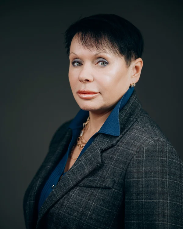 Болотіна Євгенія Валеріївна, кандидат філософських наук, доцент кафедри економіки та підприємництва КІБіТ.